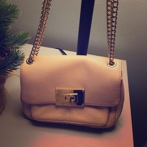 Michael Kors Crossbody or shoulder purse